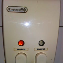 Für die Damen gibt's Shampoo auf der Toilette ;-)