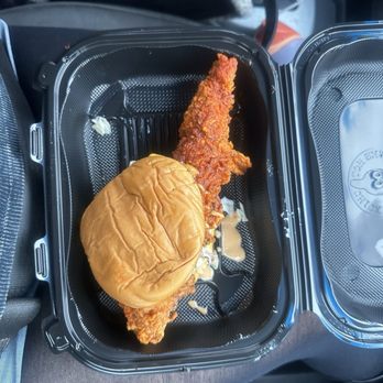 Dave's Hot Chicken - Giant tender slider - Chicken Shop Near Me - Lakewood, California