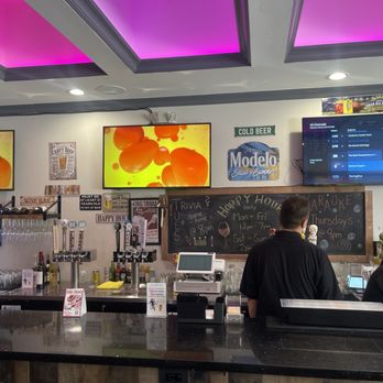 Lounge 51 - Bar area - Pizza Near Me - Tarzana, California