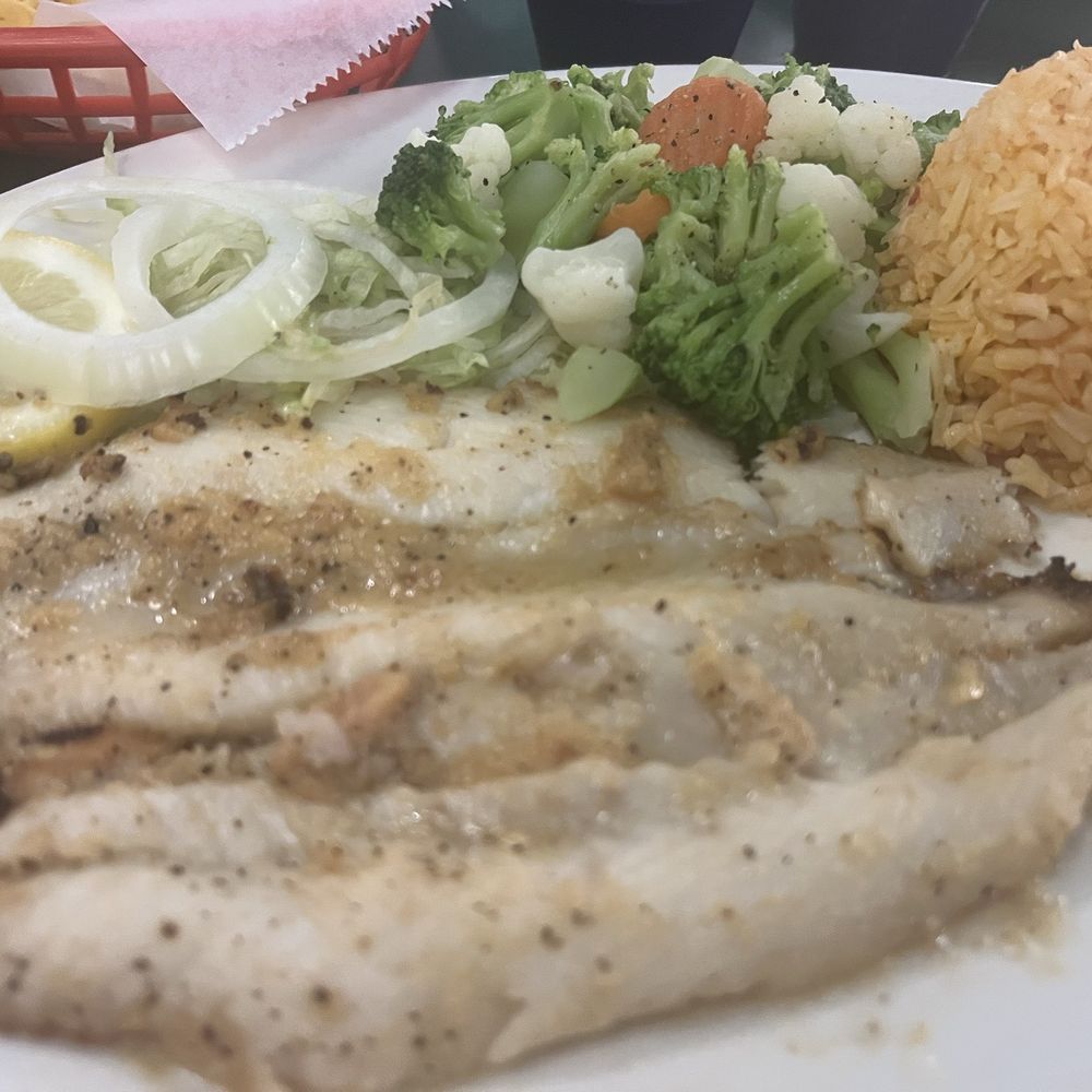 La Isla Restaurant - Filete al Mojo de Ajo - Tacos Near Me - Pantego, Texas
