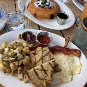 Hideaway - Surfers Breakfast - American Near Me - San Diego, California