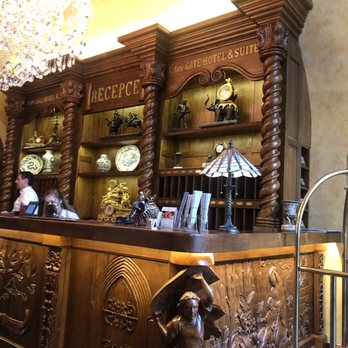 Iron Gate Hotel & Suites - Front desk - Hotels Near Me - Prague, Puerto Rico