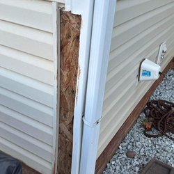 Murdock's Landscaping & Home Management - Siding he was paid to fix and left