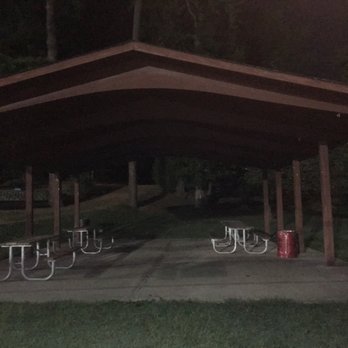 Peachtree Hills Park - Eating area. - Parks Near Me - Atlanta, Georgia
