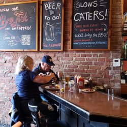 Slows Bar BQ - Neat place