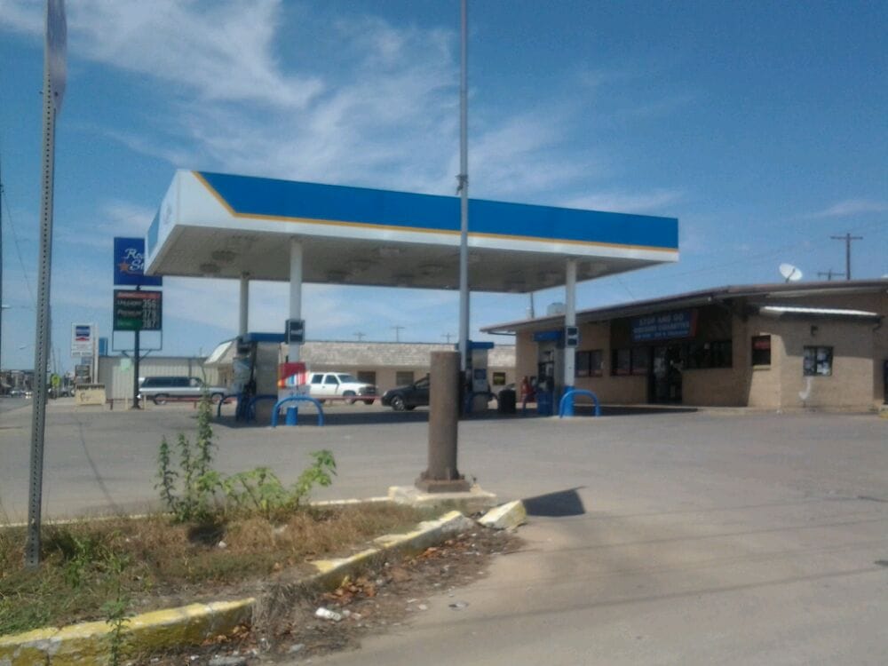 LEONARD’S SUPER STOP Updated September 2024 641 W Grant Ave, Pauls