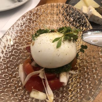 Cañete - Burratina with tomatoes and pesto - Tapas/Small Plates Near Me - Barcelona, B Cañete - Burratina with tomatoes and pesto - Tapas/Small Plates Near Me - Barcelona, B
