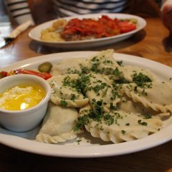 Gospoda Kolibecka - pierogi ze szpinakiem i serem feta