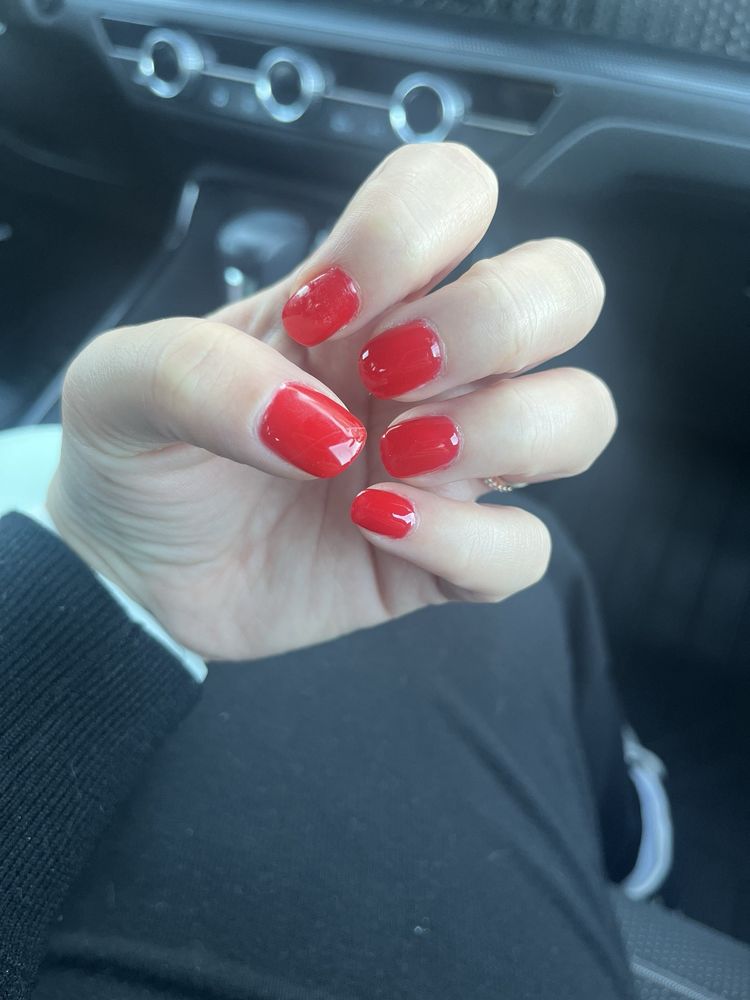 Luxury Nails Logo