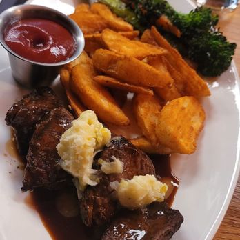 Table 79 Foodbar - Bistro Steak is well done with potato wedges and seasonal veggies - New American Near Me - Steamboat Springs, Colorado Table 79 Foodbar - Bistro Steak is well done with potato wedges and seasonal veggies - New American Near Me - Steamboat Springs, Colorado
