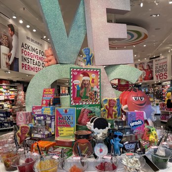 IT'SUGAR - Inside - Candy Stores Near Me - Las Vegas, Nevada