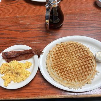 Pete's Breakfast House - Waffle combo - Breakfast & Brunch Near Me - Ventura, California