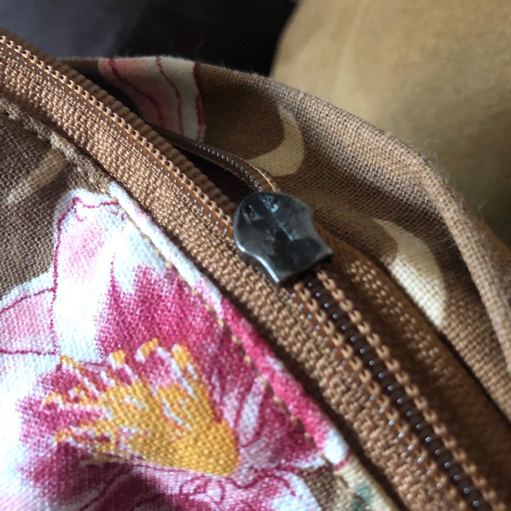 Tillys - Broken zipper - Women's Clothing Near Me - Oxnard, California
