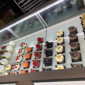 Bachour - Pastry case - Bakeries Near Me - Coral Gables, Florida