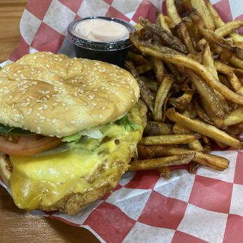 Valentino's - Burgers Near Me - Grants Pass, Oregon