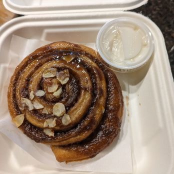 Honey Bear Bakery Cafe - Cinnamon roll - Bakeries Near Me - Lake Forest Park, Washington Honey Bear Bakery Cafe - Cinnamon roll - Bakeries Near Me - Lake Forest Park, Washington