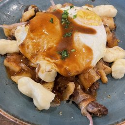 Short ribs poutine