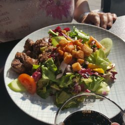 850 Grad - Steaks & Mehr - Rinderfilet Spitzen mit Salat und Coutons