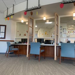 St Luke's Center For Diabetes & Endocrinology - Decorated check in.