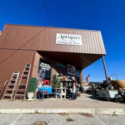 The Classy Cactus Antique Mall - Outside