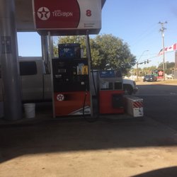 Fruitville Texaco - Lots of pumps