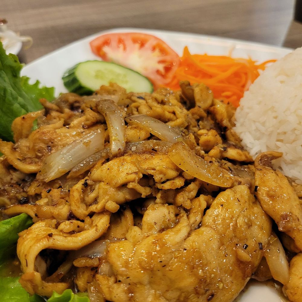 Saigon PAI - Lemongrass chicken on rice - Thai Near Me - Toronto, Ontario Saigon PAI - Lemongrass chicken on rice - Thai Near Me - Toronto, Ontario