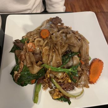 Cashew Thai Cuisine - Pad Sen Yai See Ew - Thai Near Me - Seattle, Washington