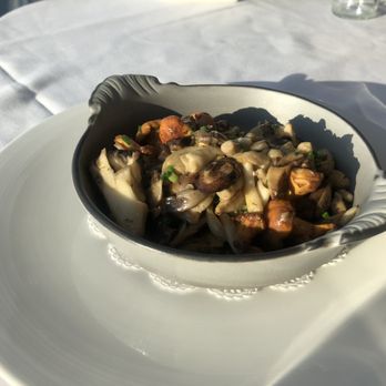 Five Sails Restaurant - Champignons des bois - French Near Me - Vancouver, British Columbia