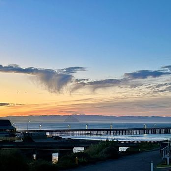 Cayucos Pier - Sunrise. - Surfing Near Me