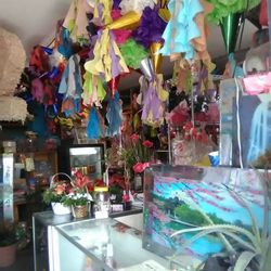 Giovanni's party supplies - Party materials