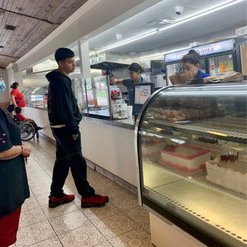 Tomas Bakery & Takeria - Order pick up area / Cashiers and cake display - Mexican Near Me - Houston, Texas Tomas Bakery & Takeria - Order pick up area / Cashiers and cake display - Mexican Near Me - Houston, Texas