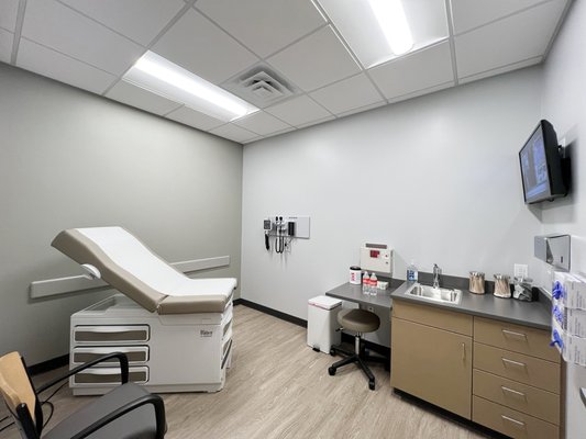 AFC URGENT CARE SUGAR LAND - 15 Photos - 3551 Hwy 6, Sugar Land, Texas