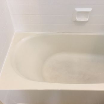De Silva And Sons Handyman LLC - Very smoothly caulked the bathtub: smooth caulking is a very tricky undertaking that Claude breezed through with excellence and ease. - Handyman Near Me - Baytown, Texas