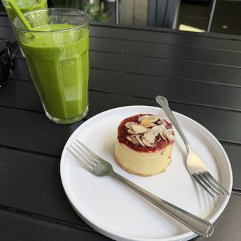 Fambrini's Cafe - Raspberry Cheesecake and Clean Green Smoothie - Sandwiches Near Me - Palo Alto, California Fambrini's Cafe - Raspberry Cheesecake and Clean Green Smoothie - Sandwiches Near Me - Palo Alto, California