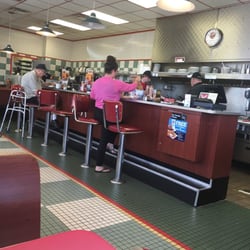 Huddle House - Diner style set up.