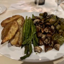 Creed's Seafood & Steaks - Roasted Veggie plate no butter.