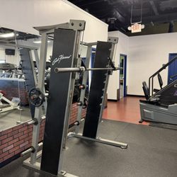 Pumping Iron Pro Fit - Gym