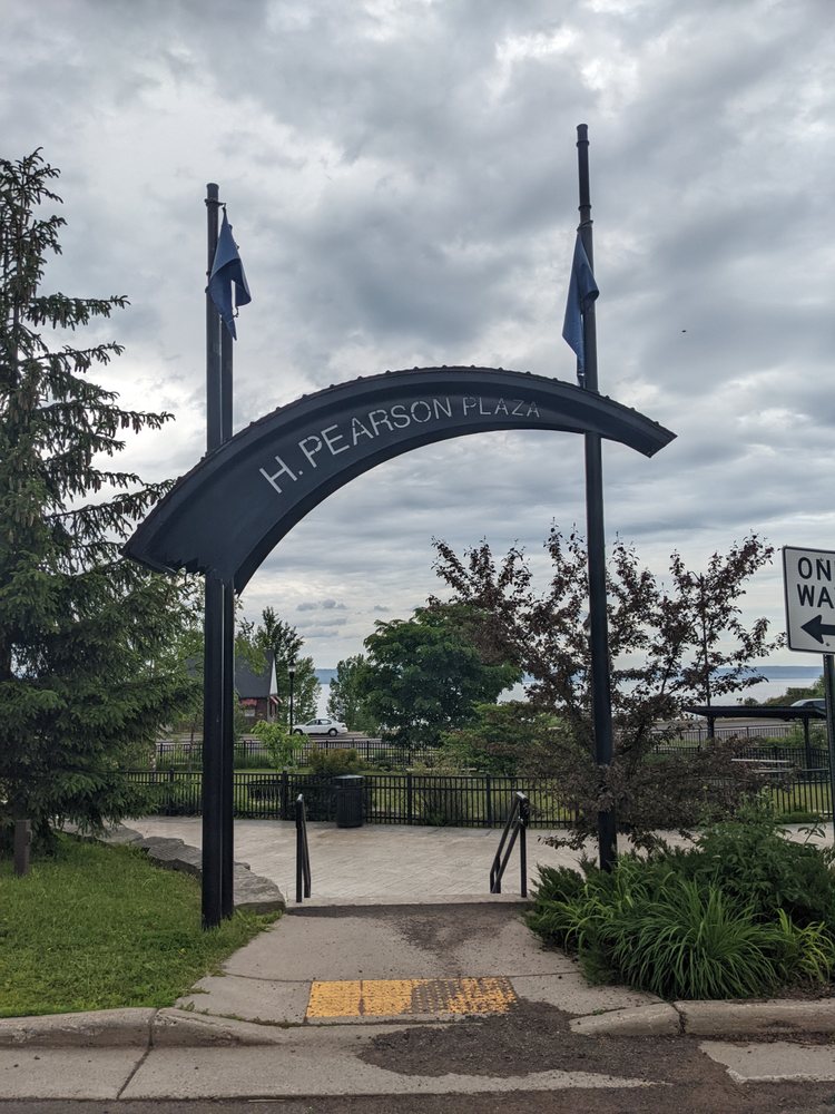 HOWARD PEARSON PLAZA PARK Updated October 2024 610 Lake Shore Dr W