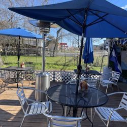 Delmy's Pupuseria - Seating area