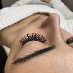 Lashes By Nguyen - Refill lash.