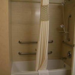 Hampton Inn Kilgore - Hampton Inn Kilgore, Texas hotel accessible bath