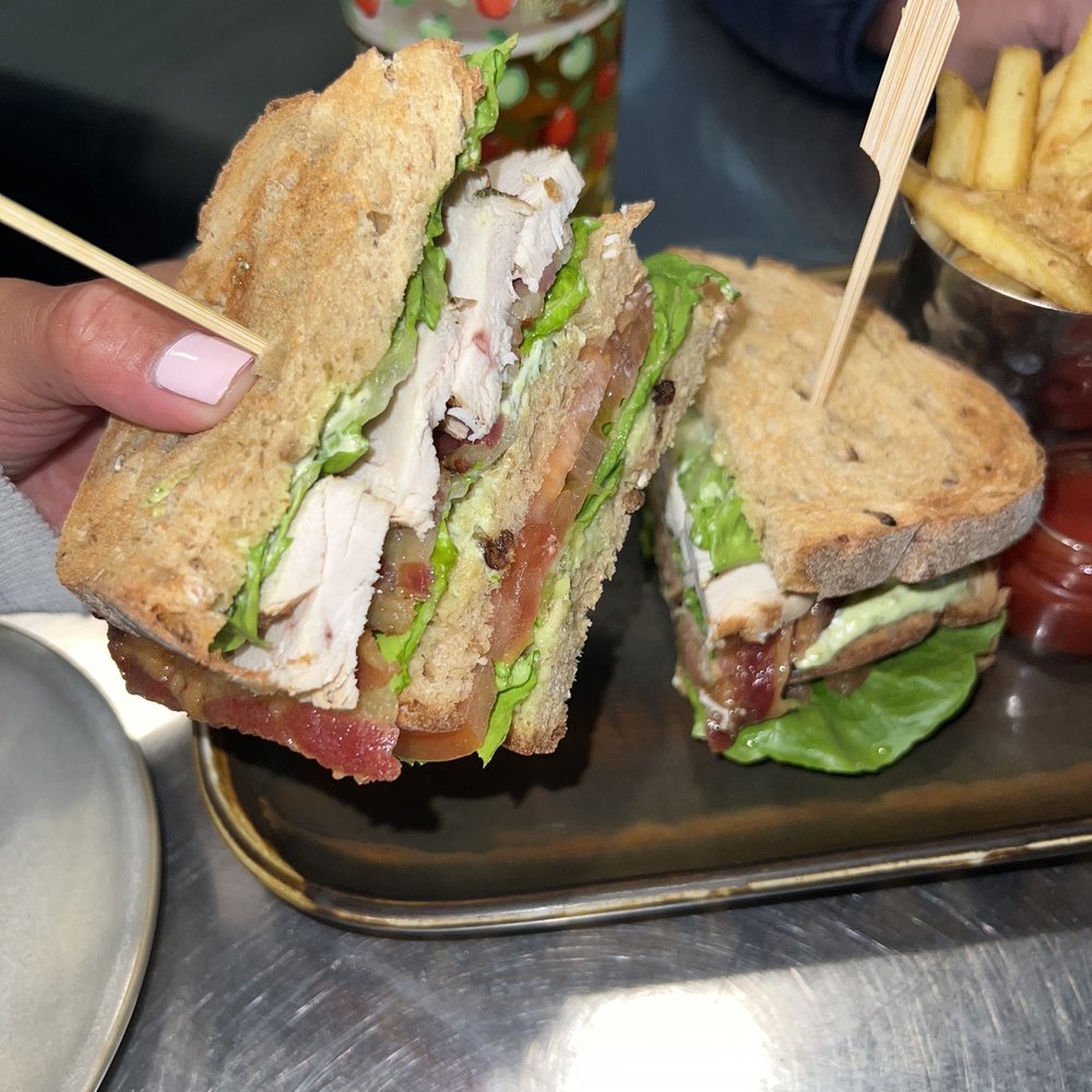 Pilots Bar & Kitchen - Bars Near Me - Hounslow, XGL Pilots Bar & Kitchen - Bars Near Me - Hounslow, XGL