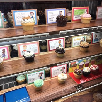 Molly's Cupcakes - Desserts Near Me - Chicago, Illinois