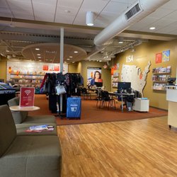 AAA Gahanna - New Albany - Oil Change. Beautiful lobby with travel services