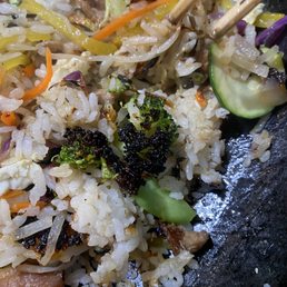 燒糊的食物、傲慢的服務態度。burned food, very rude service.