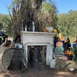 Holiday Farms - Photo props!