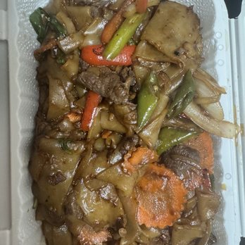La Ong Thai Bistro - Drunken Noodle - Thai Near Me - Herndon, Virginia La Ong Thai Bistro - Drunken Noodle - Thai Near Me - Herndon, Virginia