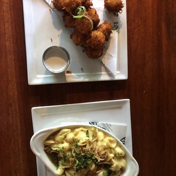 Firestone Walker - Paso Robles - We had ordered the Rotator Tots and the mac n cheese with pulled pork! BOTH were amazing which is surprising for a brewery!! DELICIOUS - Breweries Near Me - Paso Robles, California