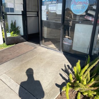 Primo's Donuts - Making line outside - Donuts Near Me - Los Angeles, California Primo's Donuts - Making line outside - Donuts Near Me - Los Angeles, California