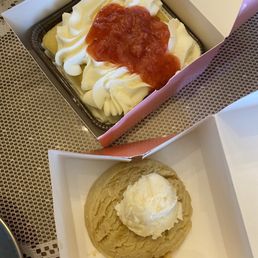 Cornbread cookie and strawberry shortcake Cornbread cookie and strawberry shortcake